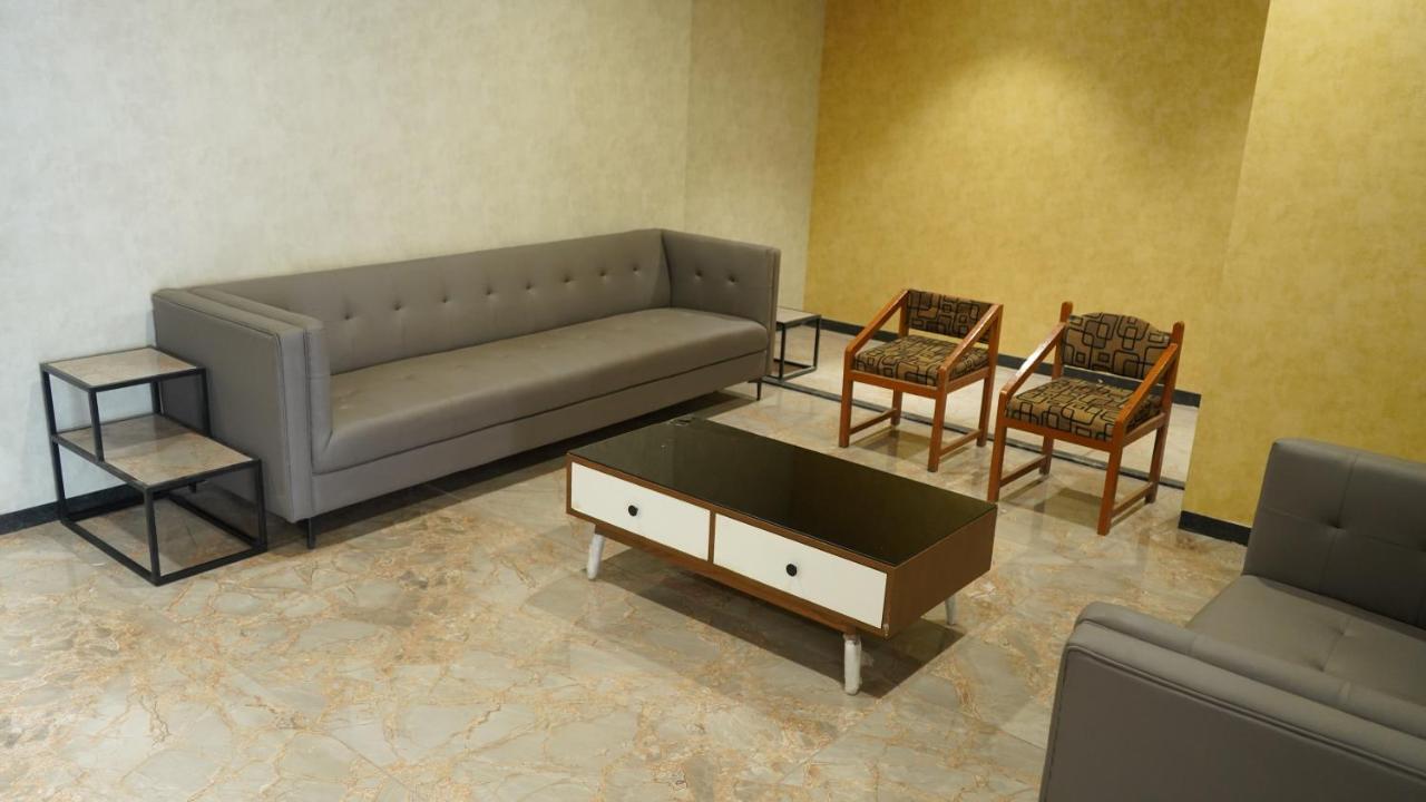 Purple Beds By Vits Dwarkesh, Surat Hotel Salabatpura Ngoại thất bức ảnh