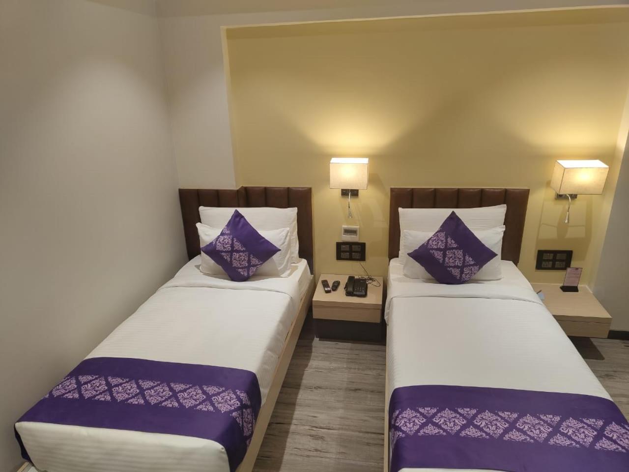 Purple Beds By Vits Dwarkesh, Surat Hotel Salabatpura Ngoại thất bức ảnh