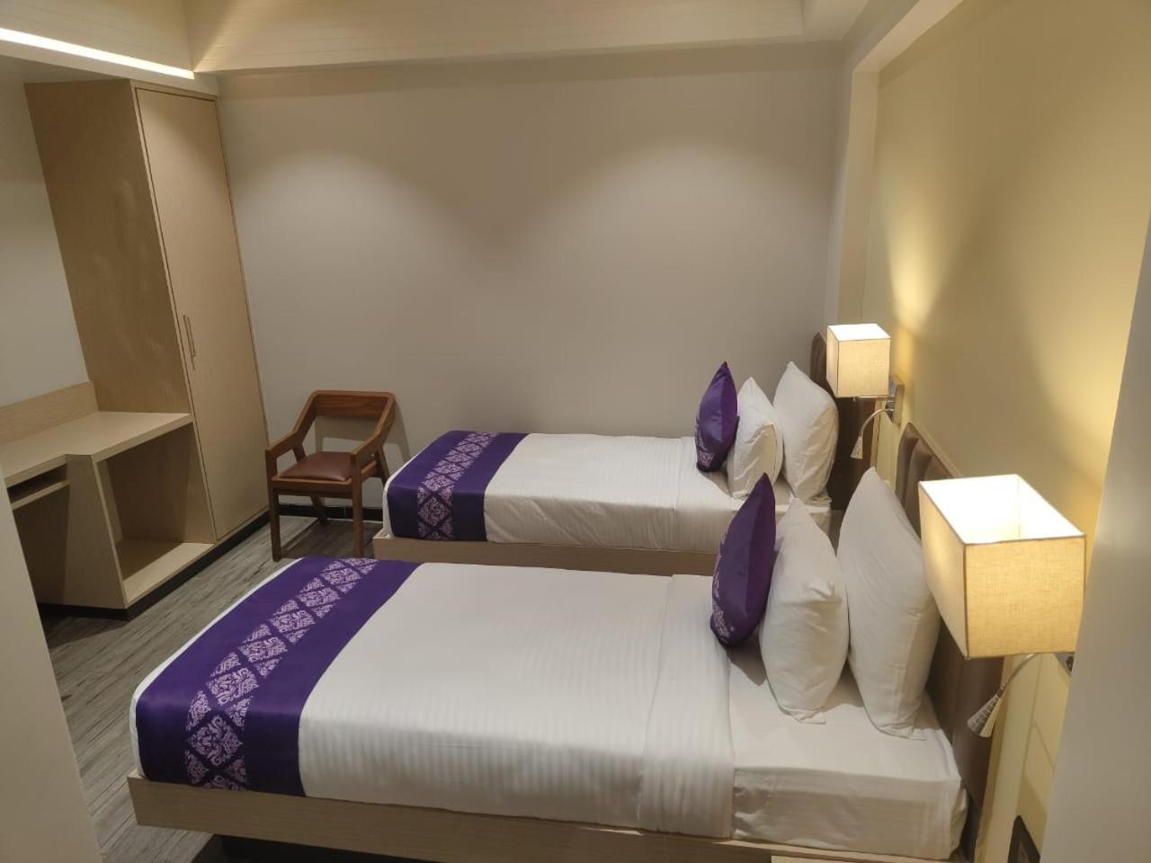 Purple Beds By Vits Dwarkesh, Surat Hotel Salabatpura Ngoại thất bức ảnh